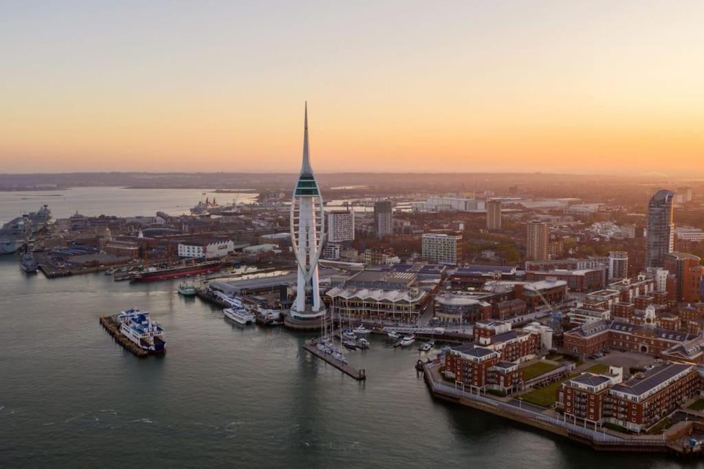 Portsmouth Urban Haven Apartment Bagian luar foto