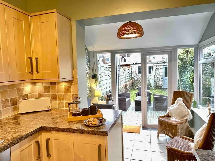 Portsmouth Urban Haven Apartment Bagian luar foto