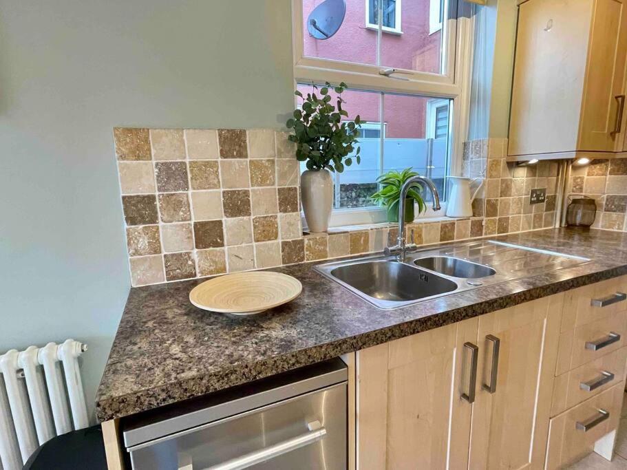 Portsmouth Urban Haven Apartment Bagian luar foto