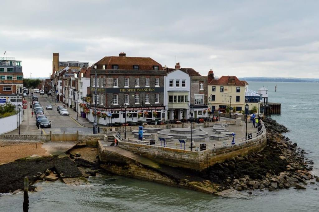 Portsmouth Urban Haven Apartment Bagian luar foto