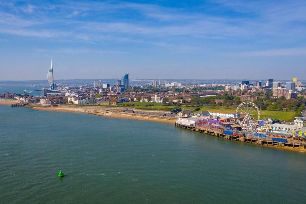 Portsmouth Urban Haven Apartment Bagian luar foto